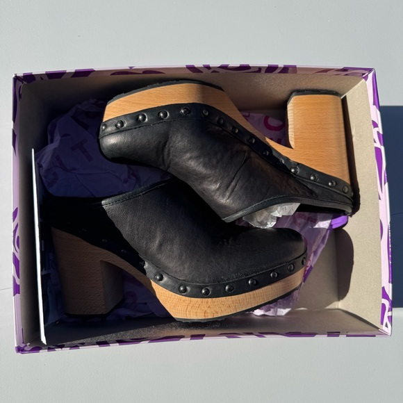 Project Rucoline Black Leather Mules with Wooden Heel - Picture 2 of 7